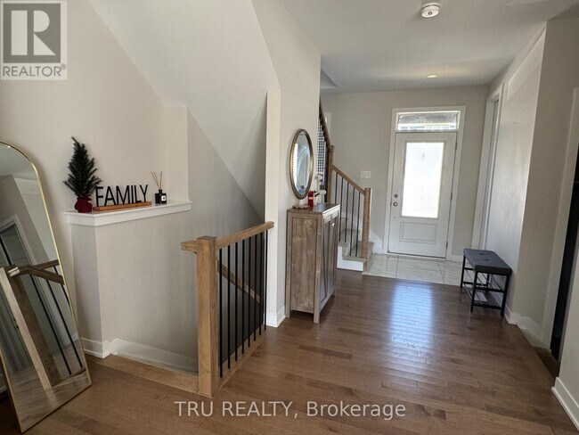 736 Eminence St in Ottawa, ON - Building Photo - Building Photo