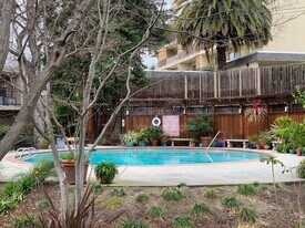 1470 Creekside Dr in Walnut Creek, CA - Building Photo