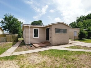 429 18th Ave N in Texas City, TX - Building Photo - Building Photo