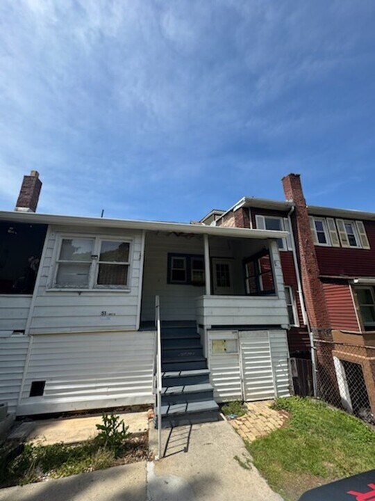 51 W Catawissa St in Nesquehoning, PA - Building Photo