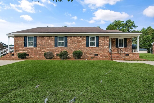3007 Buckingham Rd NW