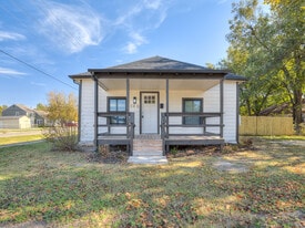 146 N Donald Ave in El Reno, OK - Building Photo