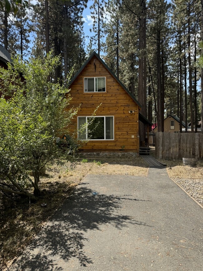 1044 Glen Rd in South Lake Tahoe, CA - Building Photo - Building Photo
