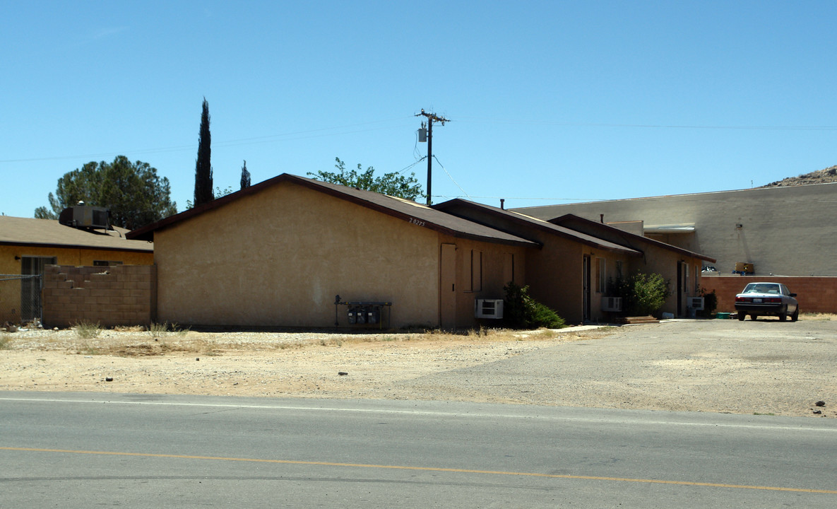 20275 Thunderbird Rd in Apple Valley, CA - Foto de edificio