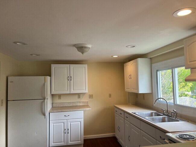 240 W William St, Unit 201 in Corning, NY - Building Photo - Building Photo