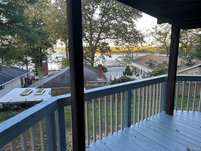 property at 34 Knoll Top Rd