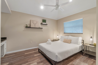 2616 S Crystal Lake Dr in Orlando, FL - Building Photo - Building Photo