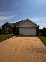 1532 Hutchinson St in Pea Ridge, AR - Building Photo