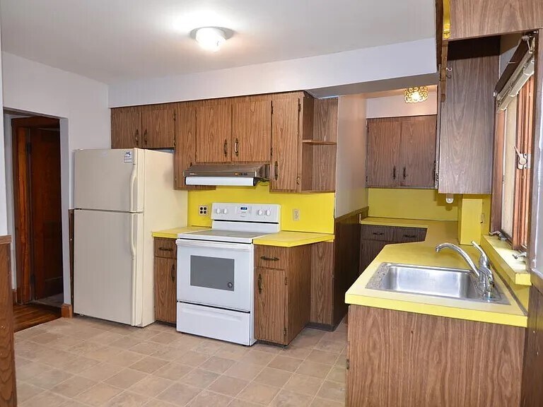 16 Newport Ter, Unit 16 Newport Ter in Quincy, MA - Building Photo