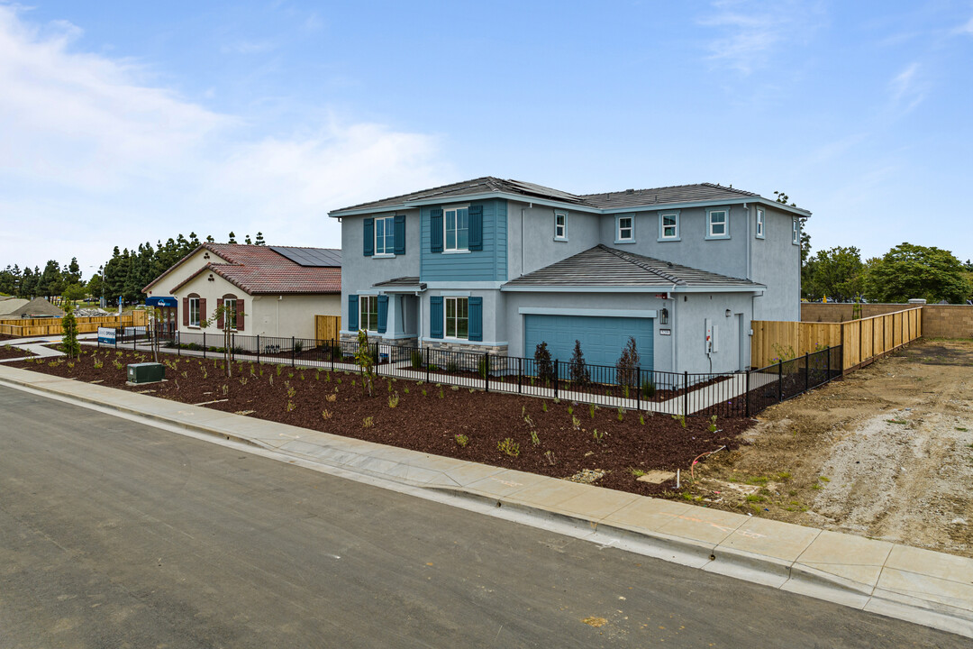 Deer Valley Rd in Antioch, CA - Building Photo