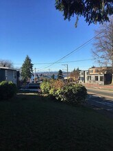 Charming 2-Bedroom Houghton Bungalow in Kirkland, WA - Building Photo - Building Photo