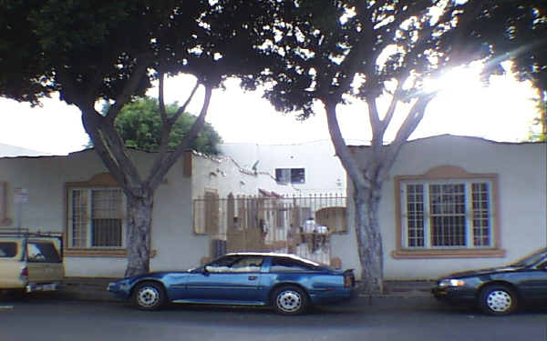 1565 S Hobart in Los Angeles, CA - Foto de edificio