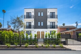 2000 Hillcrest Dr in Los Angeles, CA - Building Photo