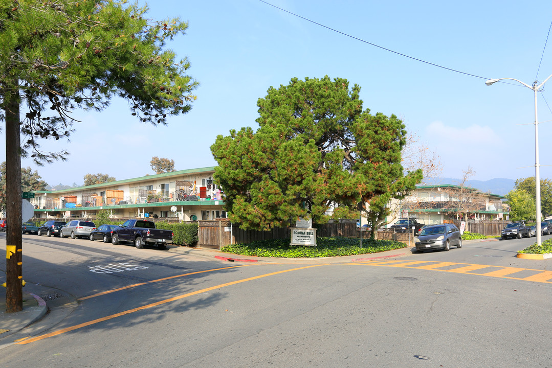 Sonoma Bell Apartments in San Rafael, CA - Building Photo