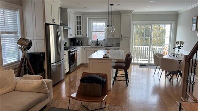 193 Gainsborg Ave E in Harrison, NY - Building Photo - Building Photo