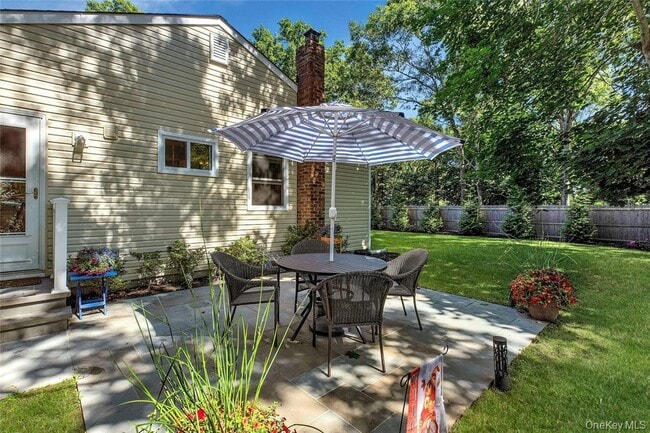 38 Woodridge Rd in Hampton Bays, NY - Building Photo - Building Photo