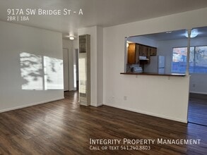 917 SW Bridge St in Grants Pass, OR - Building Photo - Building Photo