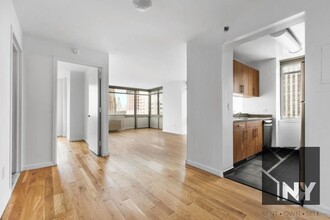 2 Maiden Ln in New York, NY - Building Photo - Building Photo