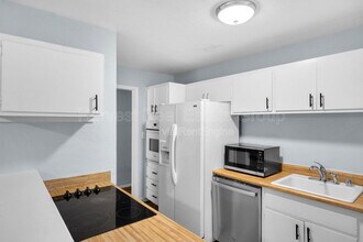 25049 Willimet Way in Hayward, CA - Building Photo - Building Photo