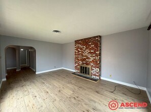 1602 Haldon St in Bakersfield, CA - Building Photo - Building Photo