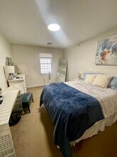 393 W Broadway, Unit 8 in Boston, MA - Foto de edificio - Building Photo