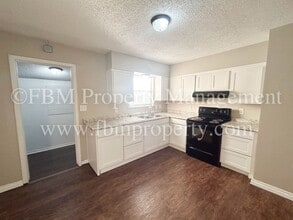 1312 N Shawnee St in Ennis, TX - Building Photo - Building Photo