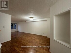 7565 Black Walnut Trail in Mississauga, ON - Building Photo - Building Photo