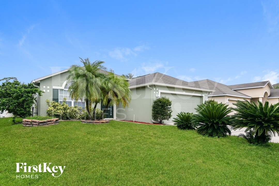 5521 Sycamore Canyon Dr in Kissimmee, FL - Building Photo
