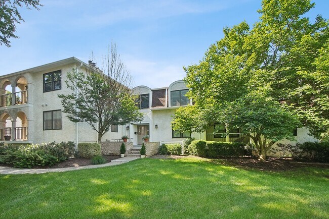 8A Heritage Dr in Chatham Township, NJ - Building Photo - Building Photo