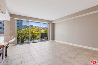 818 N Doheny Dr in West Hollywood, CA - Building Photo - Building Photo