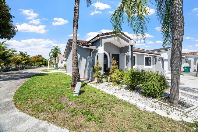 7695 NW 178th Terrace in Hialeah, FL - Building Photo - Building Photo