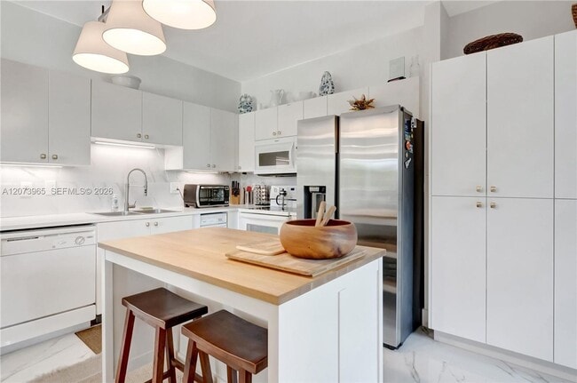 property at 7616 Elm Ridge Dr