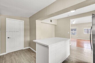 6321 NW 20th Ave in Miami, FL - Foto de edificio - Building Photo