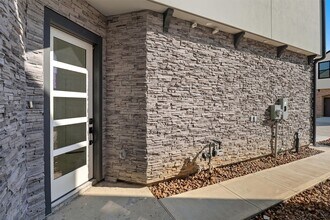 2924 El Fenice Ln in Houston, TX - Foto de edificio - Building Photo