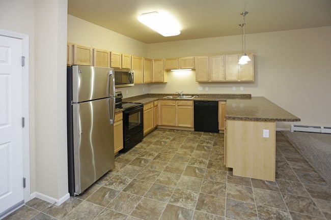 Shadow Ridge Apartments in West Fargo, ND - Foto de edificio - Interior Photo