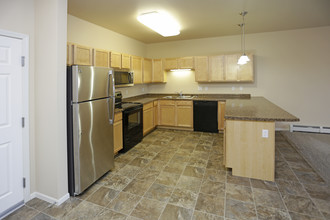 Shadow Ridge Apartments in West Fargo, ND - Foto de edificio - Interior Photo