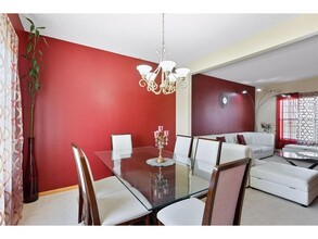 2142 Groveland Way in Shakopee, MN - Foto de edificio - Building Photo