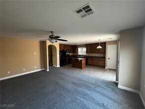 10230 Headrick Dr in Las Vegas, NV - Building Photo - Building Photo