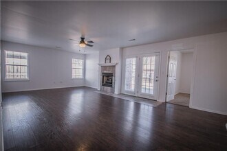 1560 N Porter Rd in Fayetteville, AR - Building Photo - Building Photo