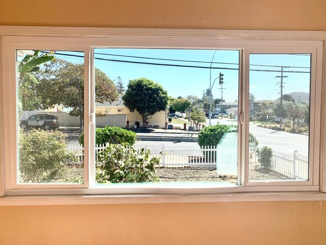 property at 6815 Moeser Ln