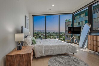 6401 Wilshire Blvd in Los Angeles, CA - Foto de edificio - Building Photo