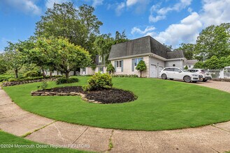 7 Decamp Ct in West Long Branch, NJ - Building Photo - Building Photo