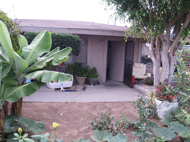 2014 Wallace Ave in Costa Mesa, CA - Building Photo - Building Photo