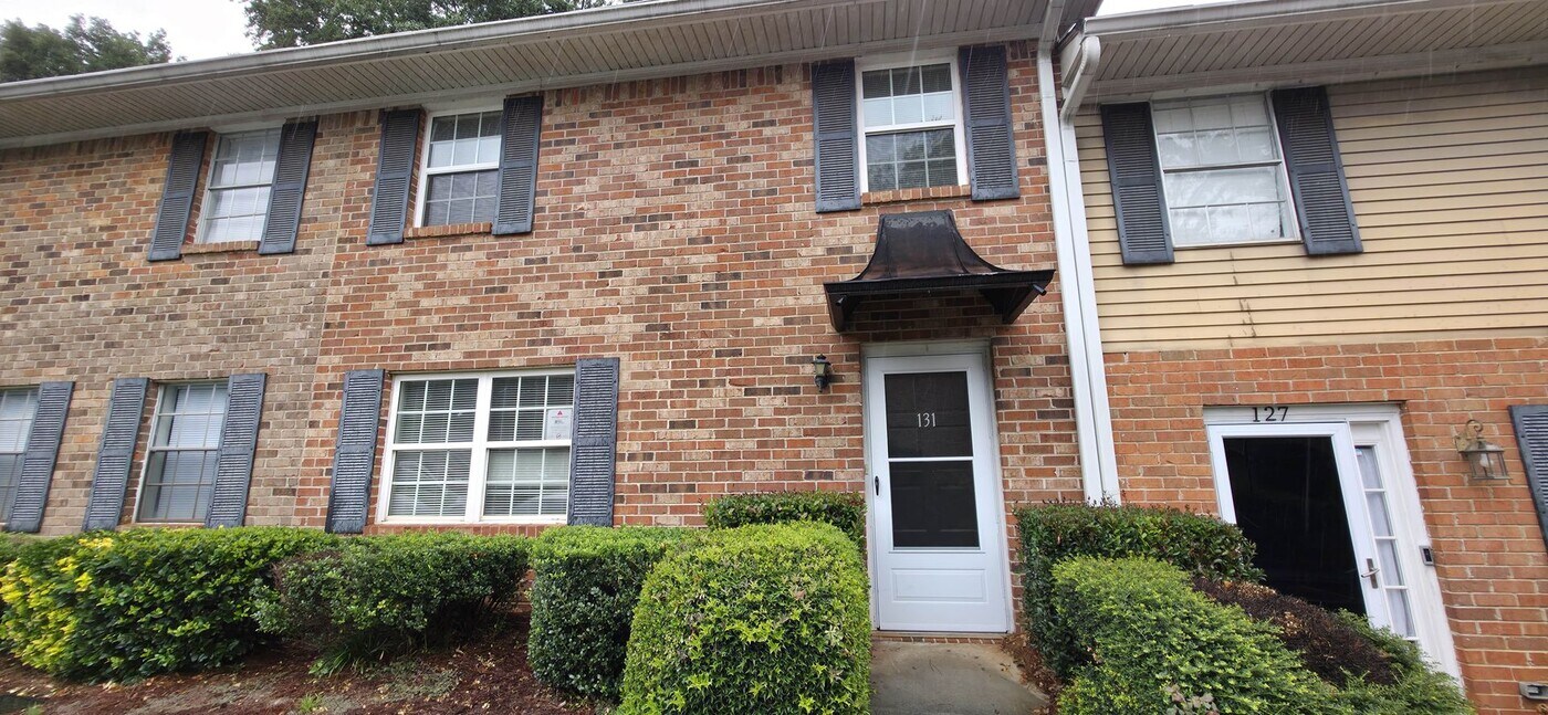 131 Northdale Pl in Lawrenceville, GA - Foto de edificio