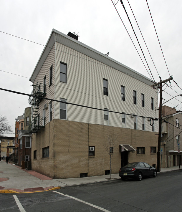 1000 Central Ave in Union City, NJ - Building Photo