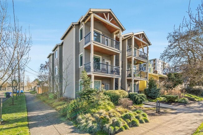property at 5734 N Montana Ave