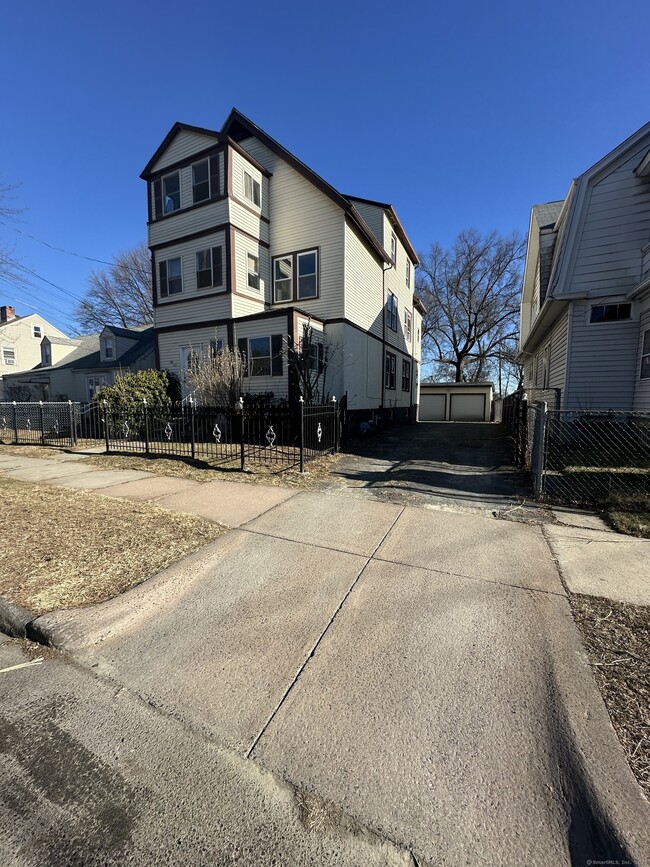 110 Henry St in Hartford, CT - Building Photo - Building Photo