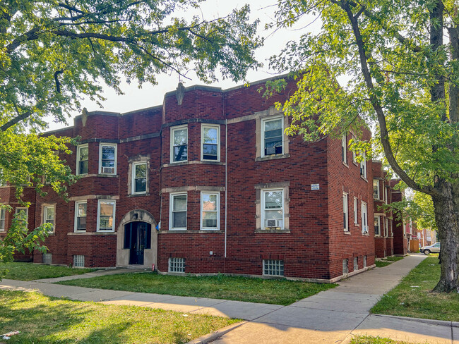 5055 W Wrightwood Ave in Chicago, IL - Building Photo - Primary Photo