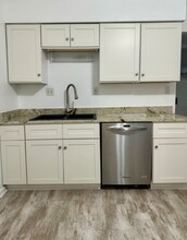 3744 Cape Henry Ave in Norfolk, VA - Foto de edificio - Building Photo