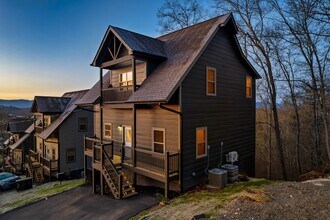 2127 Eagle Feather Dr in Sevierville, TN - Building Photo - Building Photo